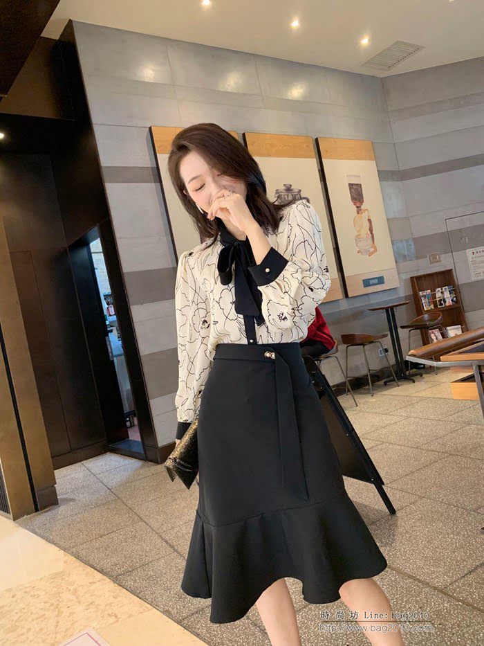 Chanel香奈兒 法國專櫃同步新款 新款印花襯衫 高腰修身魚尾半裙 蝴蝶結系帶 兩件套   xly1391